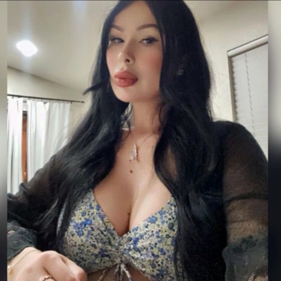 Meet your Posher, Damaris - Picture 1 of 1